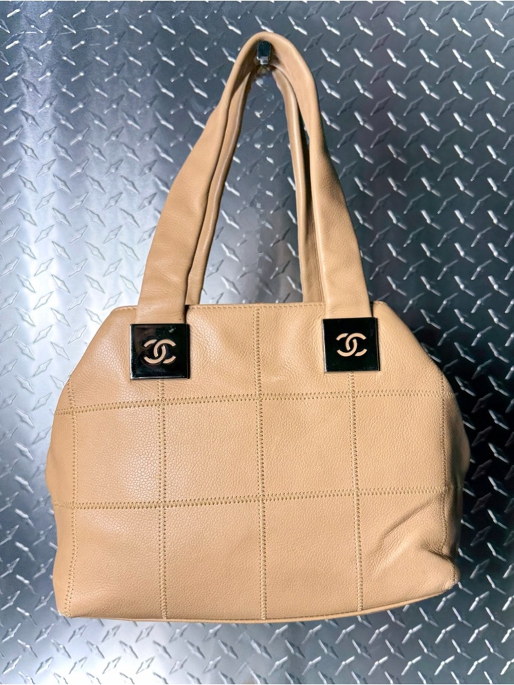 Chanel 2004 Vintage LAX Square Stitch Soft Caviar CC Tote in Beige - Picture 2 of 14
